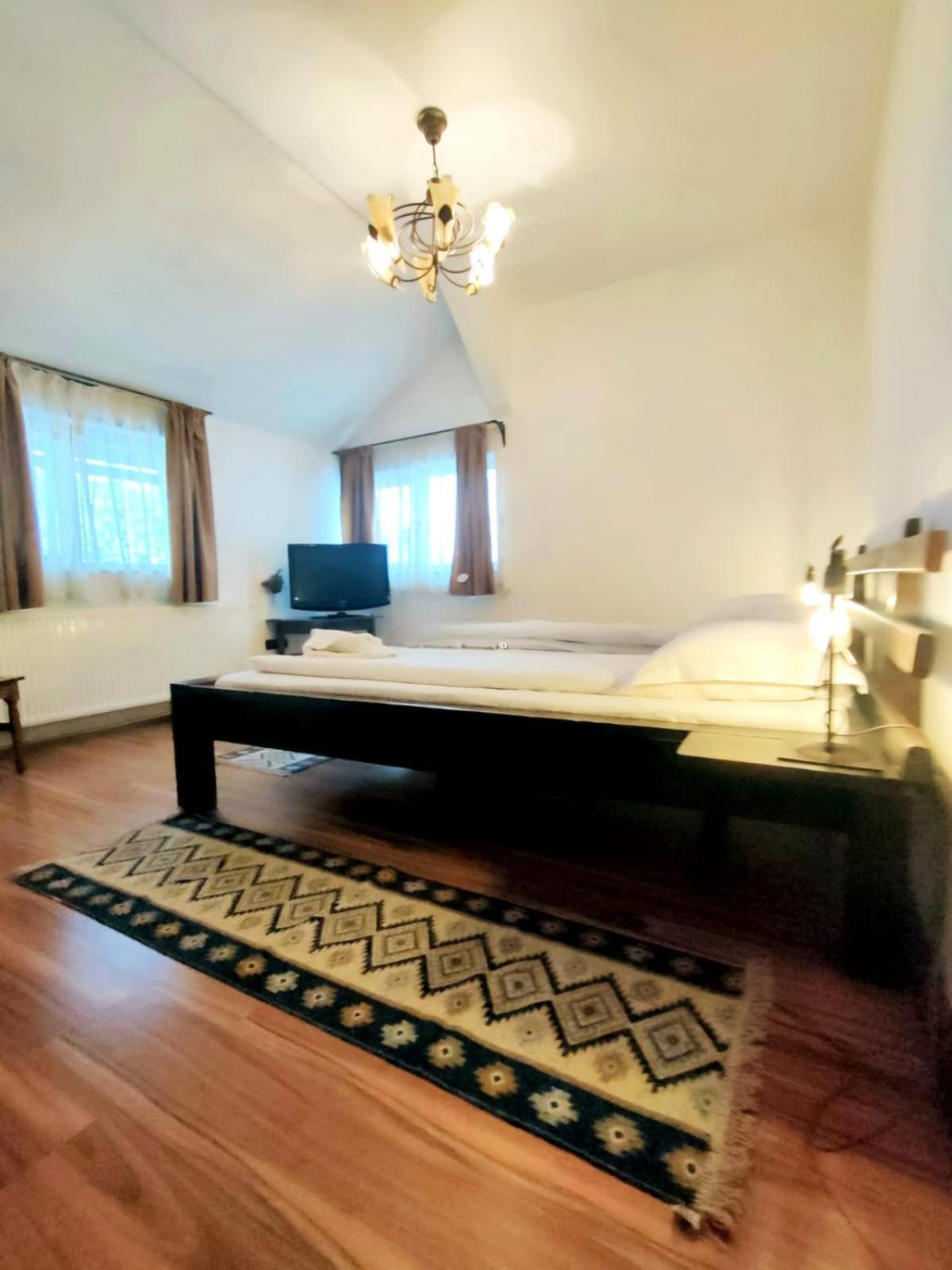 Pensiunea Cerbul - Valea Dobarlaului Esterno foto