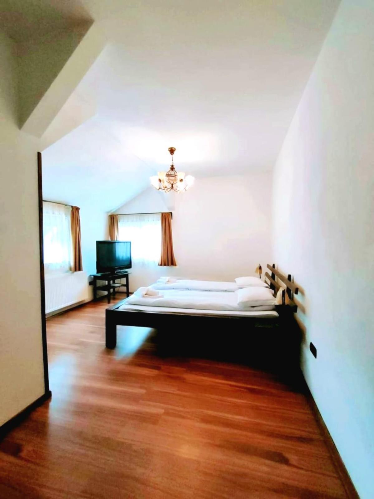 Pensiunea Cerbul - Valea Dobarlaului Esterno foto