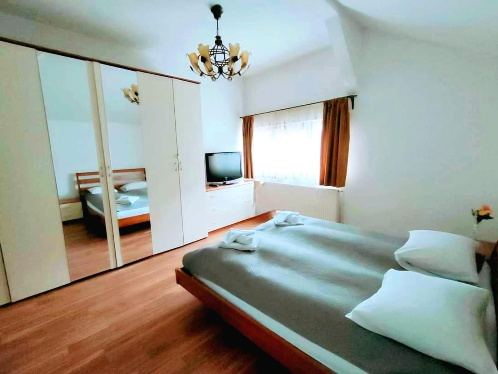 Pensiunea Cerbul - Valea Dobarlaului Esterno foto