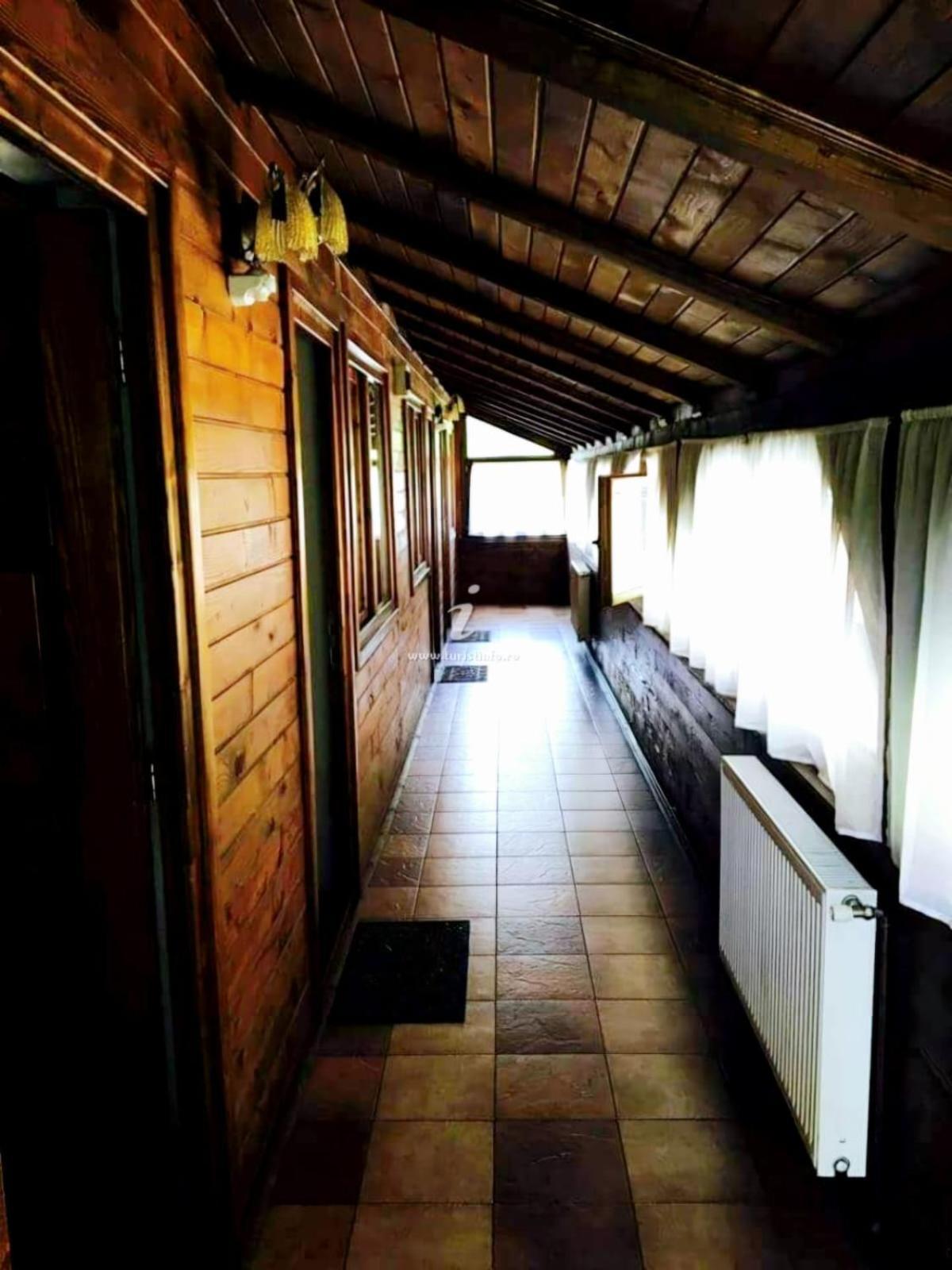 Pensiunea Cerbul - Valea Dobarlaului Esterno foto