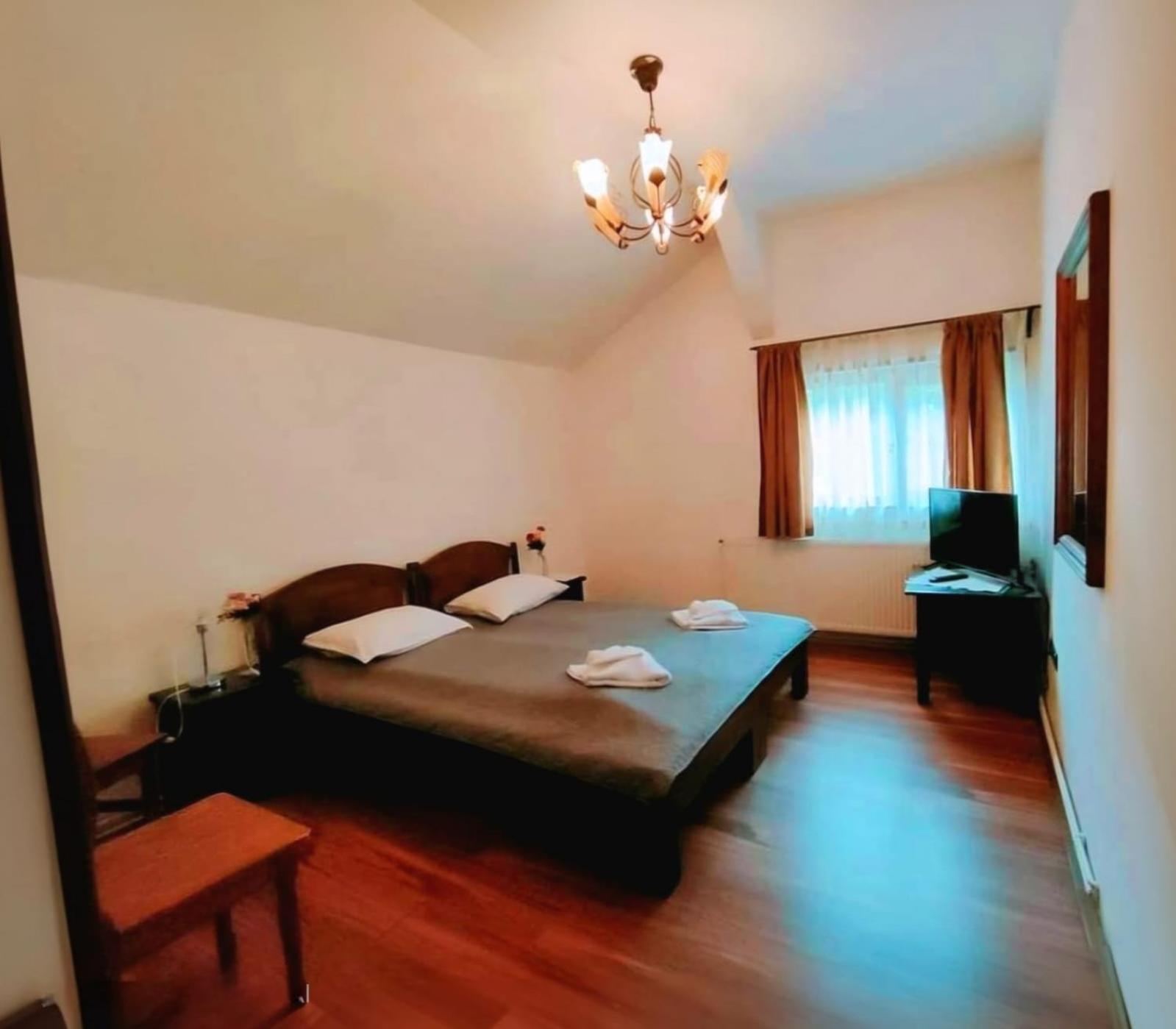Pensiunea Cerbul - Valea Dobarlaului Esterno foto